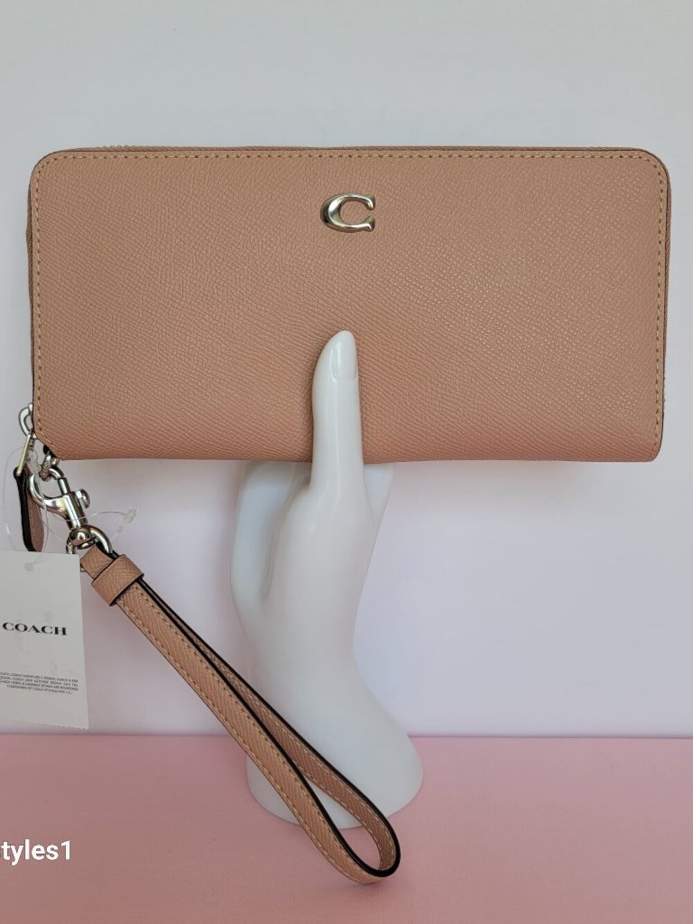 COACH Crossgrain Leather Long Continental Wallet/Wristlet -Buff color⭐